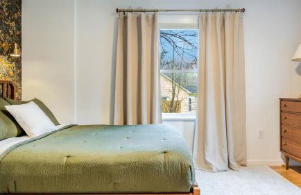 Charcoal Chalet by Avantstay A+ Design w/ Firepit - Foto 41