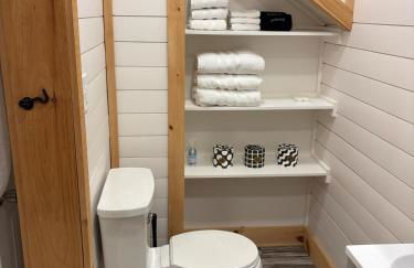 The Treehouse at 11 Gables - Center of Ludlow Village near Shopping and Restaurants - Foto 23