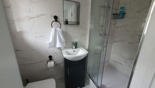 Private Room - Ensuite Bathroom - Free Parking - Foto 3