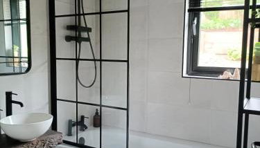 Cosy Coastal Escape with Seaview Terrace - Foto 2, towels, Shower