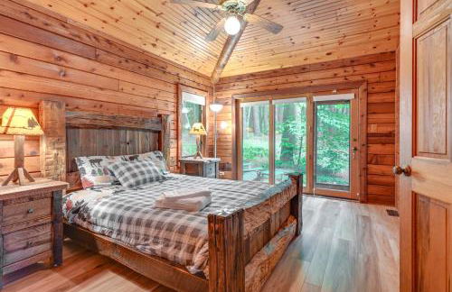 Magical Metamora Cottage with Fire Pit, Pond, Deck! - Foto 13