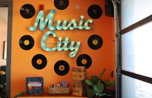 Nashville Oasis at The Muse Modern 2BR with Balcony Rooftop Views - Foto 45