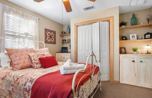 Barndominium with Farm and Firepit near Lake Georgetown - Foto 16