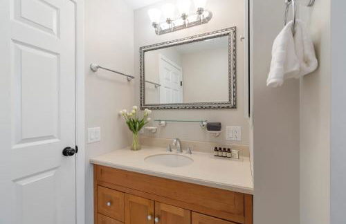 High-End Finger Lakes Escape - Expansive Game Room, Cozy Firepit, & Scenic Views - Foto 24