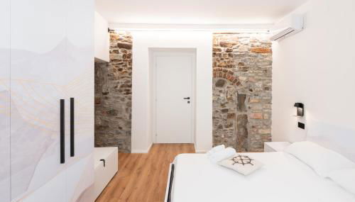 DN ART ROYALE - APT D first floor with lake view terrace and hot tub - APT N ground floor with internal whirpool - Foto 4, towels