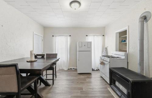 Cozy Adventure Filled Escape Free parking apts - Foto 16