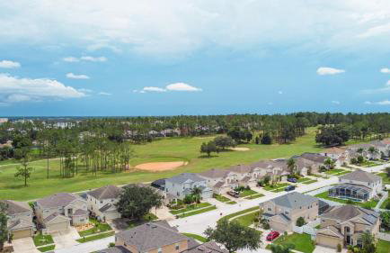 Stylish Retreat with Pool near The Parks - Foto 11