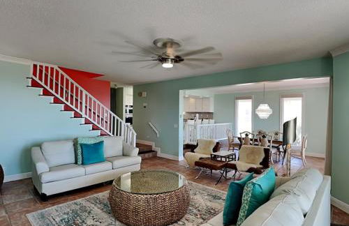 Lion On The Beach - Photo 2