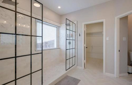 Pearl White Dream Home With Private Pool & Theatre - Foto 22