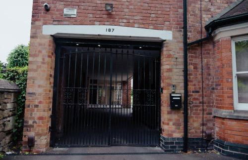 Modern Flat l Molineux 5 Min l Smart TV l WiFi l Free Parking - Foto 25