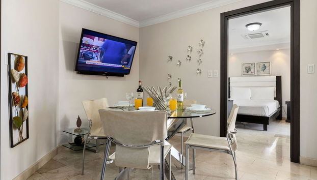 1BR 2BA Corner Condo on Top Floor w Amazing Views - Foto 5, Habitación