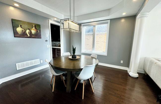 Spacious 4-Bedroom Retreat - Photo 34