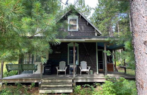 Cabin in the woods with fire pit and porch - Foto 59