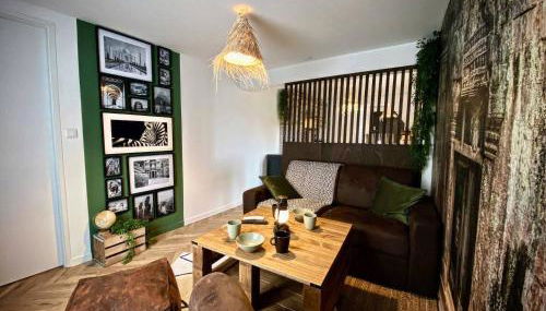 L'Expédition - By BEST KEYS - Expérience Unique - Déco Immersive - Lit Queen Size & Canapé Convertible - Centre Ville - Smart TV - Machine à Café Nespresso - Netflix & WiFi ILLIMITÉ - Check-in Autonome - Parking Gratuit - Foto 3