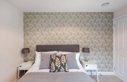 Fantastic 3-bed house with parking - Photo 17