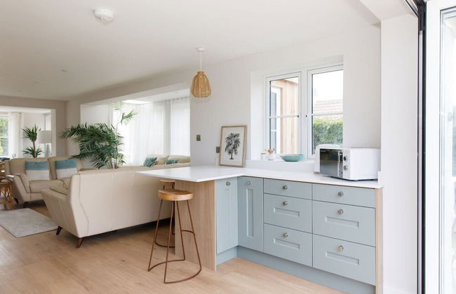 Mariners Stylish Beachside Getaway With Sea Views - Photo 70