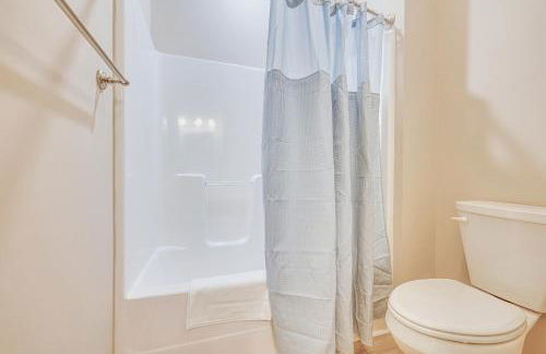 Coastal Beaufort Abode - Pool Access, Near Beaches - Foto 15