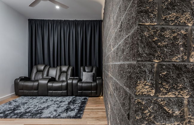 Luxe Home by the BnB Collection - Photo 10