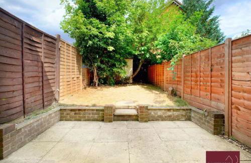 Twyford - Modern 2 Bedroom House - With Garden - Foto 13