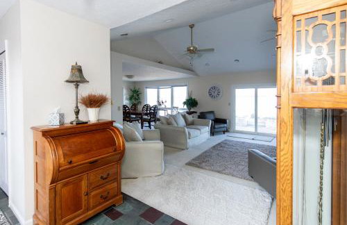 4 Bedroom Lakefront Home with Private Beach on Cedar Point Chaussee - Photo 26