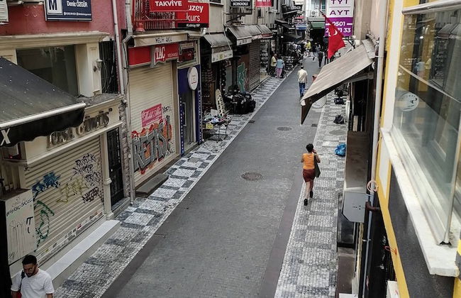 Charming Kadıköy Apartment With City Views - Photo 28