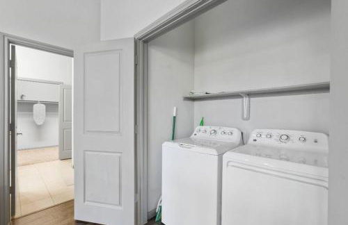 Spacious LUX 2BR 2B Unit in Austin with Pool! - Photo 25