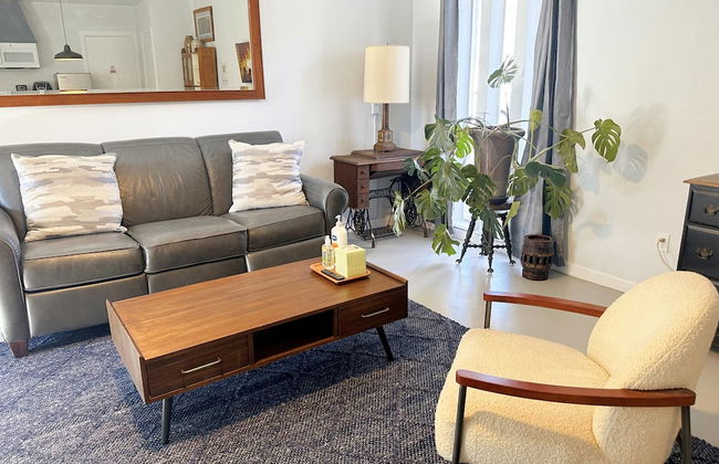 Bright Trendy Studio 9min to Asia District - Photo 9