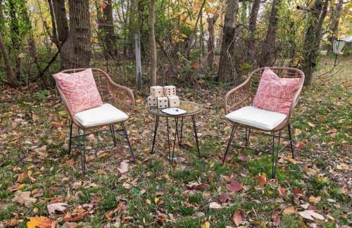 Game Room and Huge Yard with Fire Pit Yard Games and BBQ Near UE and Downtown - Foto 60