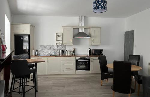 The Coach House 2 - Bedroom Apartment Sleeps 5 - Photo 1