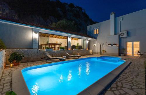 Villa Pasika with private 31m2 pool, summer kitchen with BBQ, 4 bedrooms - Photo 35