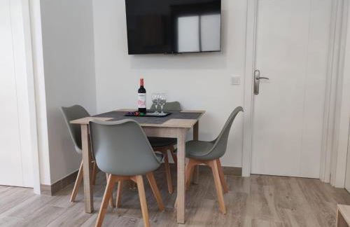 CASA PIRÁMIDE 2. Terraza WiFi y Parking Privado - Foto 7