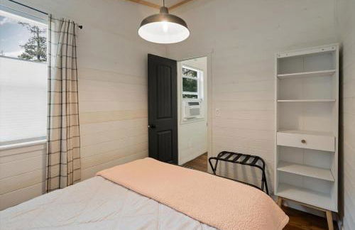 Hidden Gem Cabin in Hungry Horse, Firepit, Close to Glacier - Photo 13