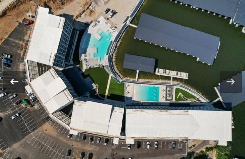 Topsider Condo w/ Stunning Lake Views, Shuffleboard & King Beds - Foto 68