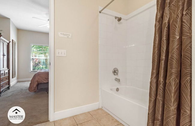 3 Bedrooms S / Lucaya Village Townhouse by RedAwning - Foto 49