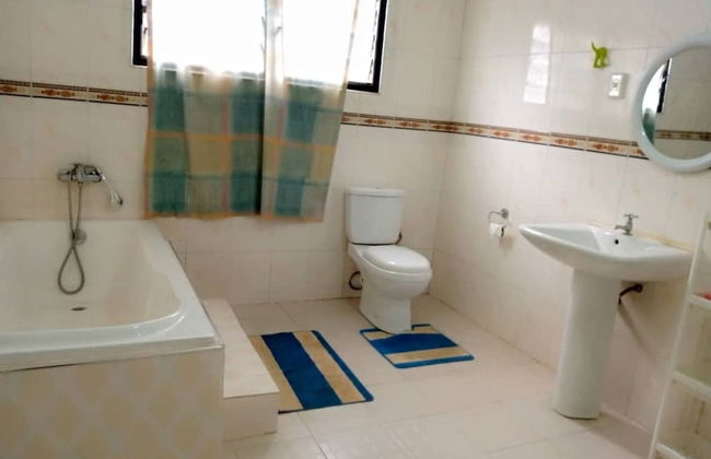 Sleeps8- Private Secure Parking- Garden- Aircon - Foto 17