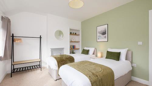 New Long Stays-4Bed-2Bath-Parking-By FabAccommodation - Foto 2