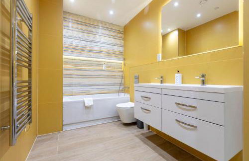 Palm Tree House Apartments - Photo 14