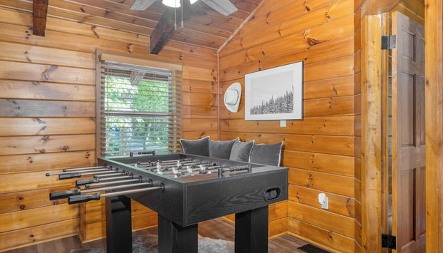 Hot Tub, Deck Views, Foosball, Firepit Secluded Cabin Dudley IV by Avantstay - Foto 5, Interior