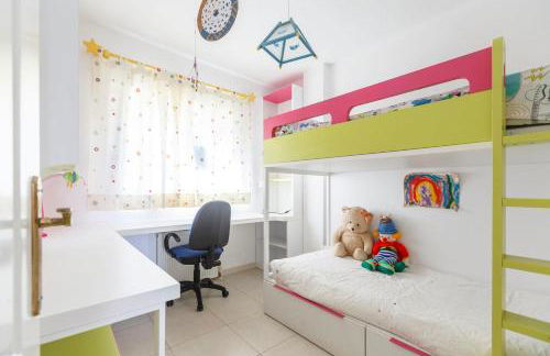 Bright villa with salt water pool - Photo 27