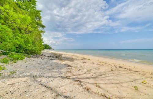 Enchanted Lake Huron Cottage with Beach Access! - Foto 27