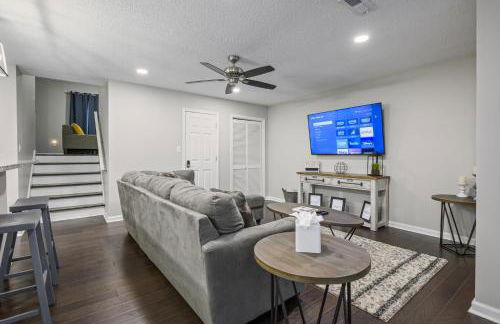 Lots of Hot Spots & Activities Near This Townhome - Foto 12