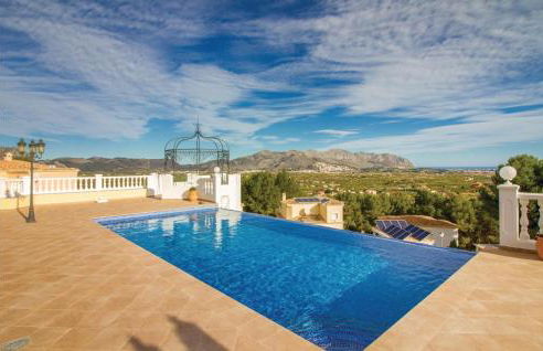 Three-Bedroom Apartment In Trullent - Photo 4