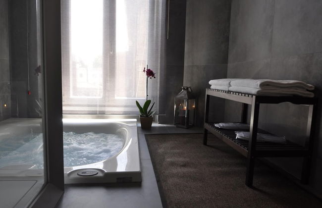 Place 24 Suites & Wellness - Photo 25