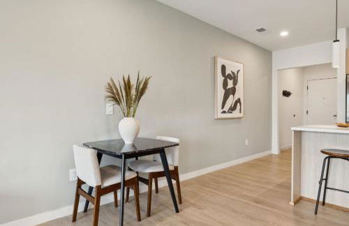 Skyline Nights in Downtown Nashville Walk to Broadway with Pool and Gym - Foto 20