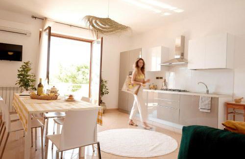 Sun-Filled Apartment, Breathtaking Coastal View, Gioiosa Marea, Limone by Ideal Sicily - Foto 8