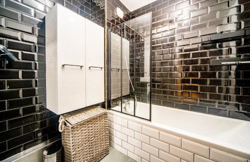 L'Industriel - Proche Hôpital - Parking - Balcon - Foto 12