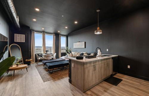 Cozy 1 King BR, Gym, Free Parking, 8mins Train - Foto 26