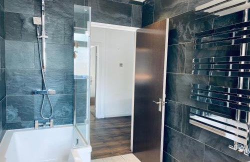 6 Bedroom Bungalow Ascot Racecourse LegoLand Windsor Castle 75" TV - Foto 28