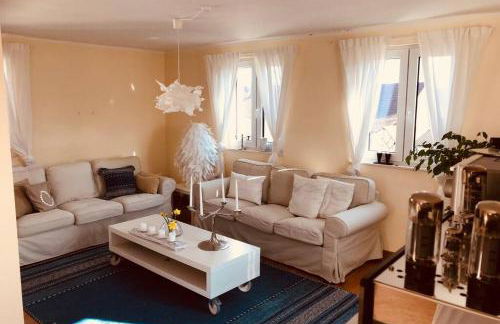 Geschmackvoll eingerichtetes Haus - Foto 1