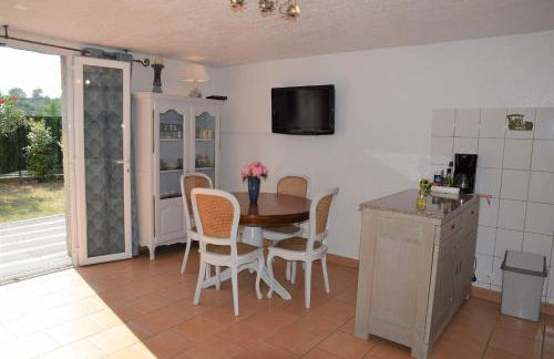 Gîte LES PINS climatisé piscine jardin parking - Foto 14